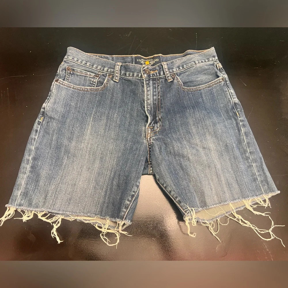 Lucky Brand Women’s 32x30 cut off shorts Vintage straight dark wash denim